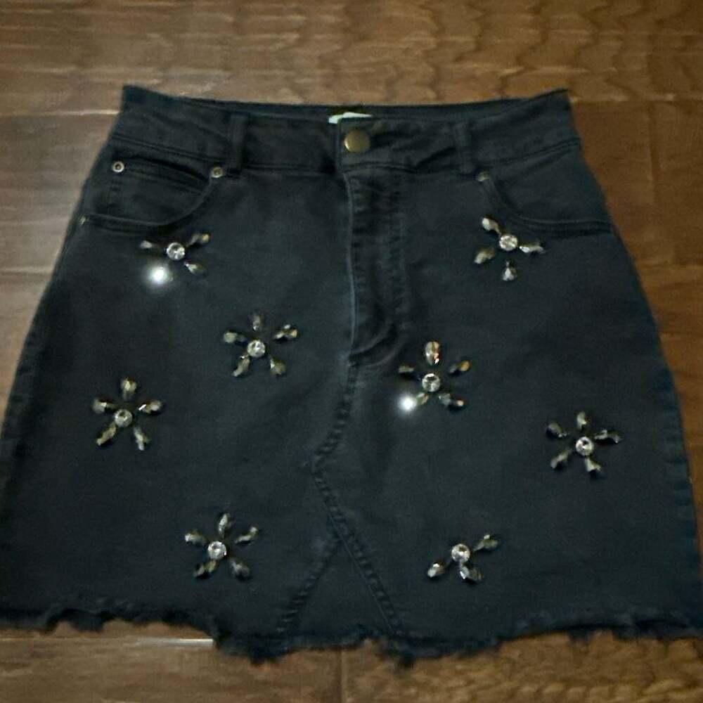 Gianni Bini Black Denim Floral Rhinestone Embellished Mini Skirt Size 25